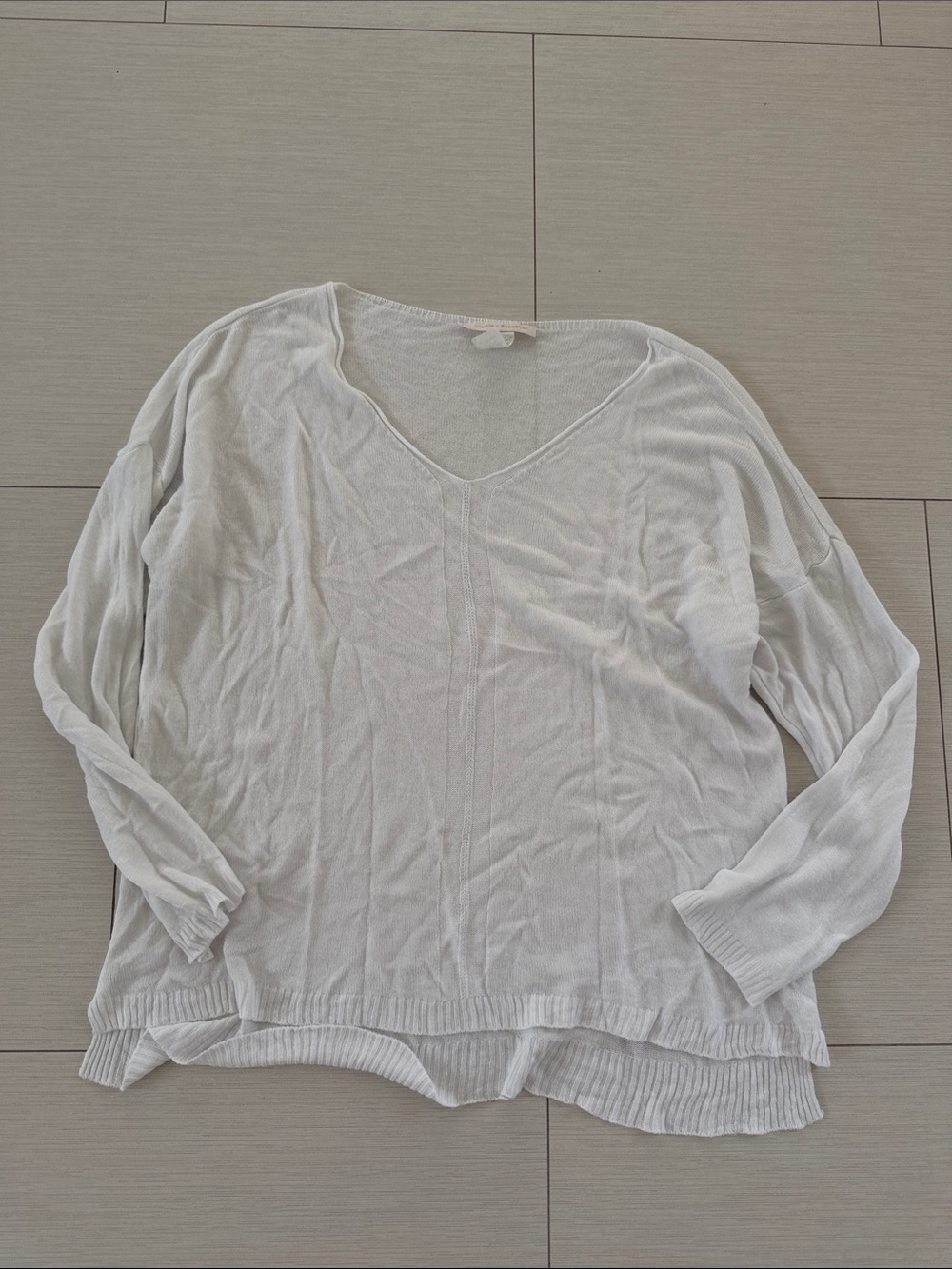 Women's Lightweight White V-Neck Pullover Sweater
